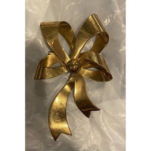 Vintage C Clasp Gold Toned Textured Bow Ribbon Pin Brooch 3.5” X 2”